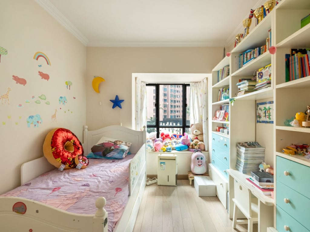 https://img.propertyraptor.com/cdn-cgi/imagedelivery/KD5bF_AFL0JDTbKLWF7z9g/ap8/ap8_001/hornet/prp/img/3ddc9f6d7ee7c82e09c48df9e8e5c9d9.jpg/public