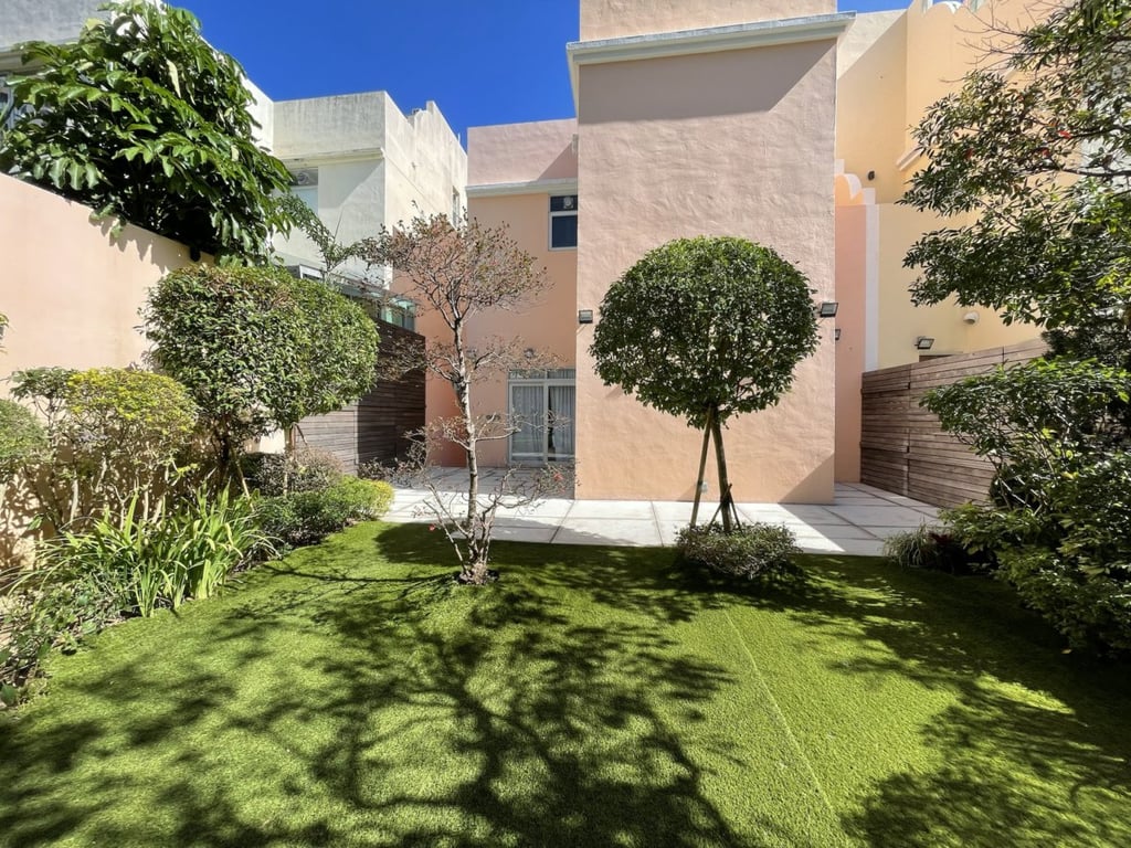 Redhill Peninsula - Cedar Drive