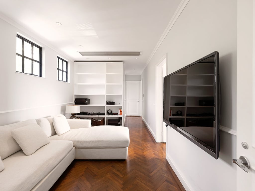 https://img.propertyraptor.com/cdn-cgi/imagedelivery/KD5bF_AFL0JDTbKLWF7z9g/ap8/ap8_001/hornet/prp/img/3dfd2811d30bb7050cd82cd7ca28e939.jpg/public