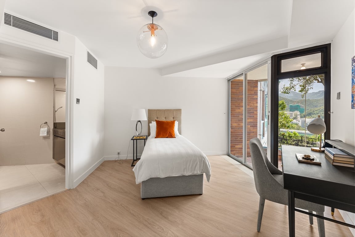 https://img.propertyraptor.com/cdn-cgi/imagedelivery/KD5bF_AFL0JDTbKLWF7z9g/ap8/ap8_001/hornet/prp/img/3e0d7d27af26d31cd04b7e8a3da93a5a-wtm.jpg/public