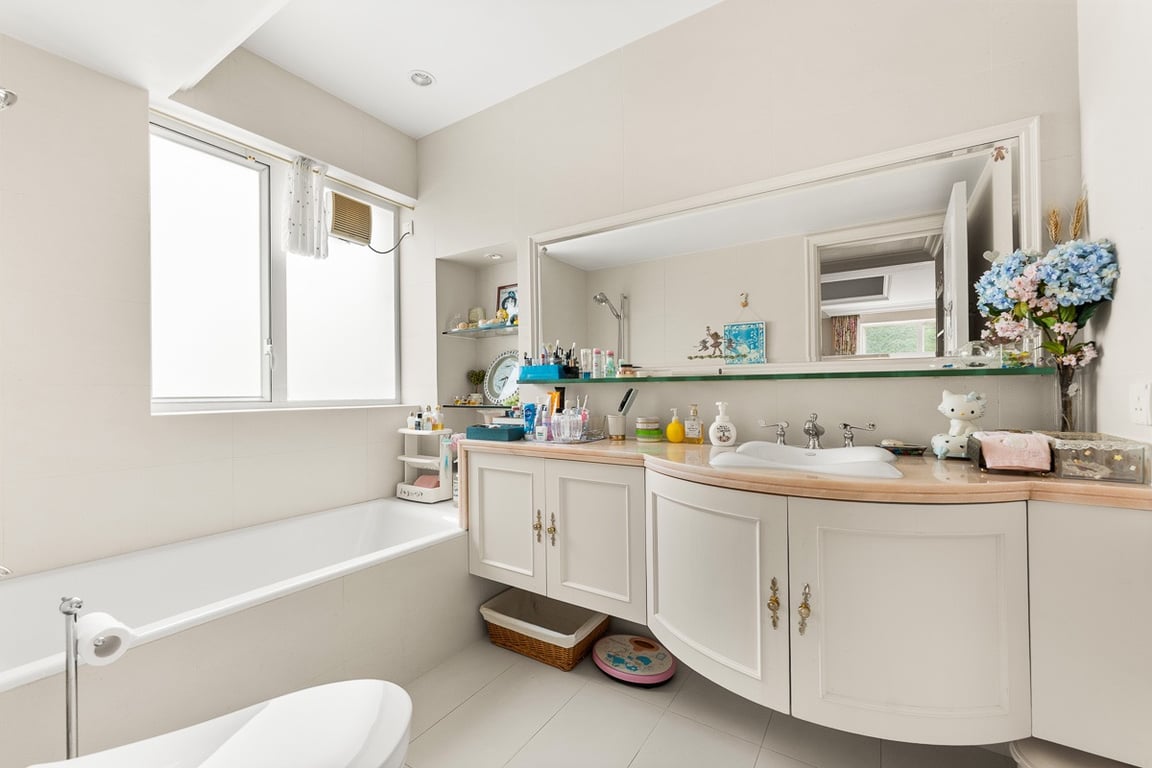 https://img.propertyraptor.com/cdn-cgi/imagedelivery/KD5bF_AFL0JDTbKLWF7z9g/ap8/ap8_001/hornet/prp/img/3e2ad6557a1de81ad7e5c1ad7f7b7657-wtm.jpg/public