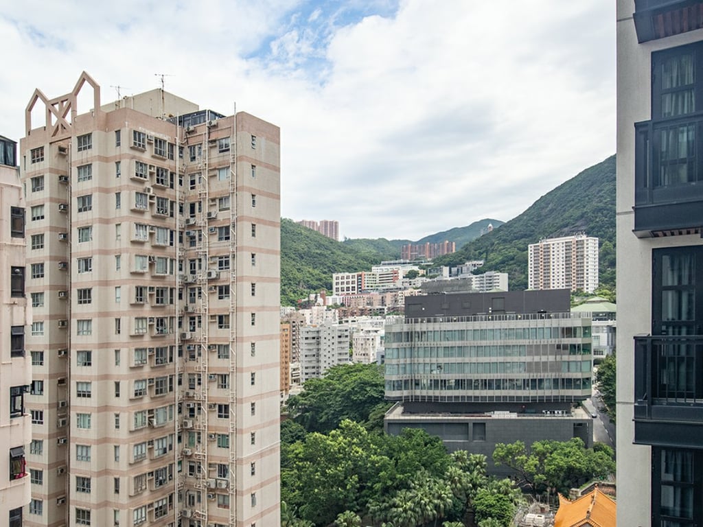 https://img.propertyraptor.com/cdn-cgi/imagedelivery/KD5bF_AFL0JDTbKLWF7z9g/ap8/ap8_001/hornet/prp/img/3e2daf55551413a835043add36ea2dd0.jpg/public