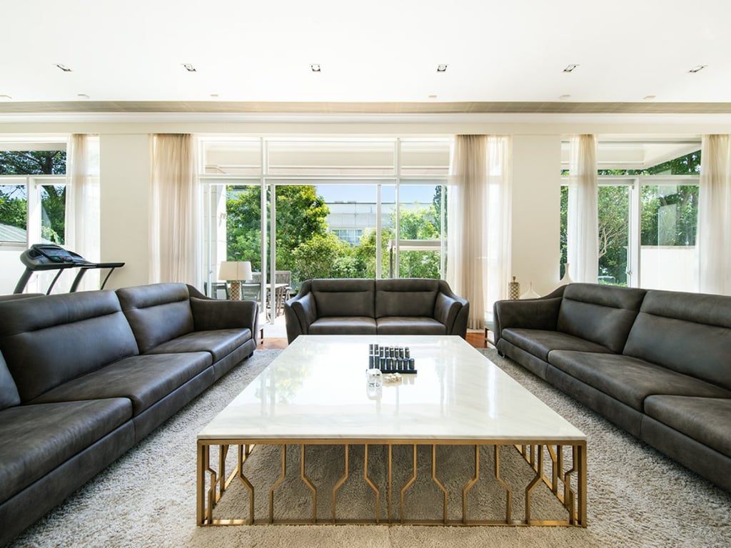 https://img.propertyraptor.com/cdn-cgi/imagedelivery/KD5bF_AFL0JDTbKLWF7z9g/ap8/ap8_001/hornet/prp/img/3e2ebda59dec683b434449316388c287.jpg/public
