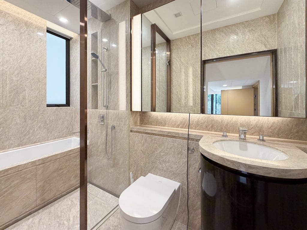 https://img.propertyraptor.com/cdn-cgi/imagedelivery/KD5bF_AFL0JDTbKLWF7z9g/ap8/ap8_001/hornet/prp/img/3e45a55c50f347b8f8e928967a80b497-wtm.jpg/public