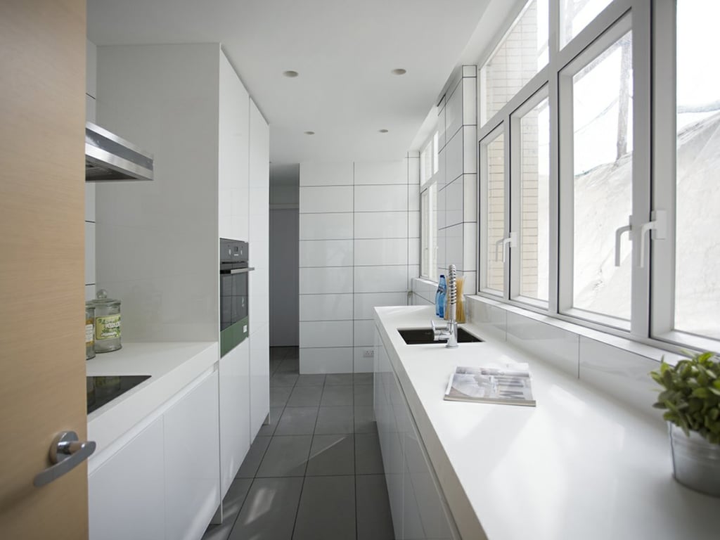 https://img.propertyraptor.com/cdn-cgi/imagedelivery/KD5bF_AFL0JDTbKLWF7z9g/ap8/ap8_001/hornet/prp/img/3e83fd679afb7cf124caf0ca4d0737fb.jpg/public