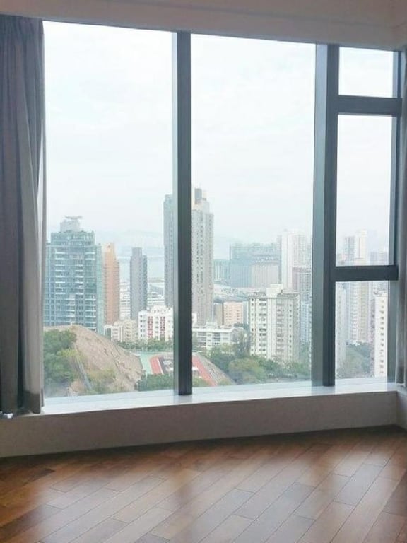 https://img.propertyraptor.com/cdn-cgi/imagedelivery/KD5bF_AFL0JDTbKLWF7z9g/ap8/ap8_001/hornet/prp/img/3ea63ca411745c293d2ed6be8fddd0b0.jpg/public