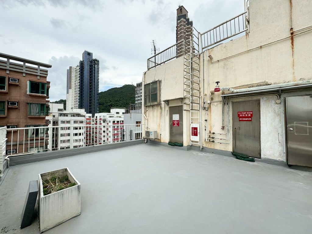 https://img.propertyraptor.com/cdn-cgi/imagedelivery/KD5bF_AFL0JDTbKLWF7z9g/ap8/ap8_001/hornet/prp/img/3eb49423bd063740c780ca255c91f690-wtm.jpg/public