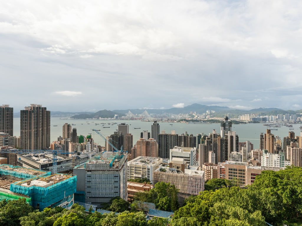 https://img.propertyraptor.com/cdn-cgi/imagedelivery/KD5bF_AFL0JDTbKLWF7z9g/ap8/ap8_001/hornet/prp/img/3f0e7378980c8e1d2b4a18c64b0f7f22-wtm.jpg/public