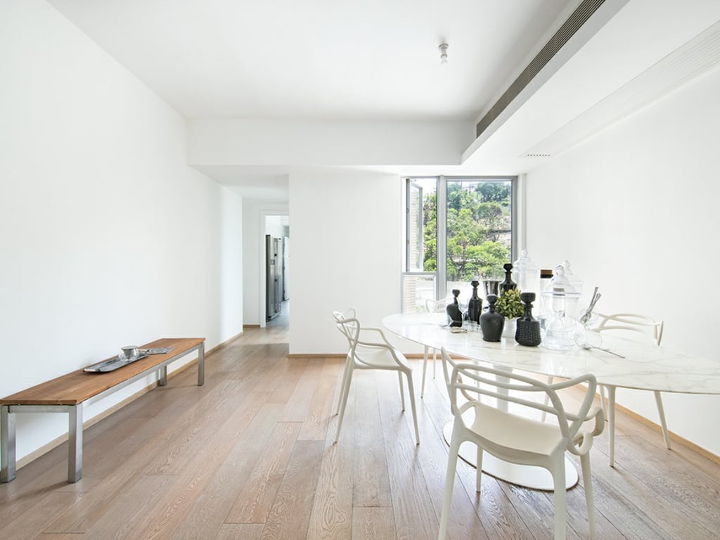 https://img.propertyraptor.com/cdn-cgi/imagedelivery/KD5bF_AFL0JDTbKLWF7z9g/ap8/ap8_001/hornet/prp/img/3f22943479e5257c72a114aca743e119.jpg/public