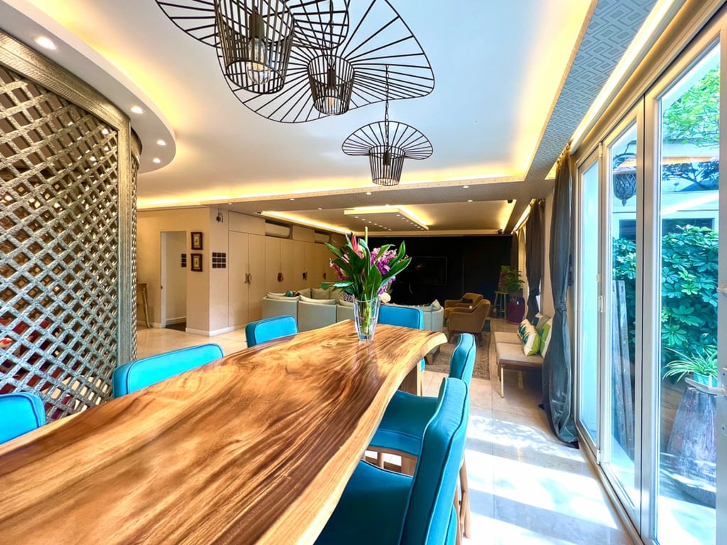 https://img.propertyraptor.com/cdn-cgi/imagedelivery/KD5bF_AFL0JDTbKLWF7z9g/ap8/ap8_001/hornet/prp/img/3f2931a9a6e253d7dbd54543f139a470.jpg/public