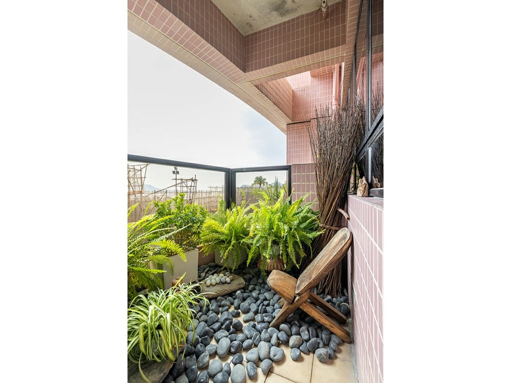 https://img.propertyraptor.com/cdn-cgi/imagedelivery/KD5bF_AFL0JDTbKLWF7z9g/ap8/ap8_001/hornet/prp/img/3f625f02c4c95b1666b3e0b809f4a5ed.jpg/public