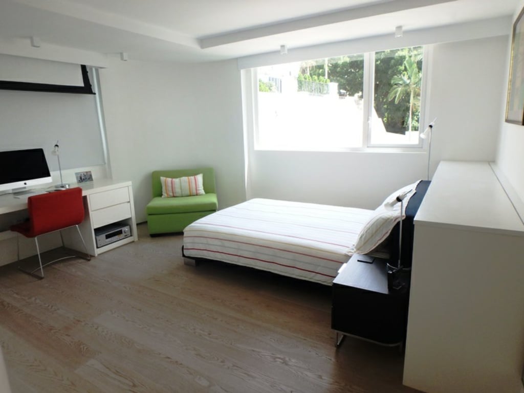 https://img.propertyraptor.com/cdn-cgi/imagedelivery/KD5bF_AFL0JDTbKLWF7z9g/ap8/ap8_001/hornet/prp/img/3f66af1468210217761b400faf3aeee3.jpg/public
