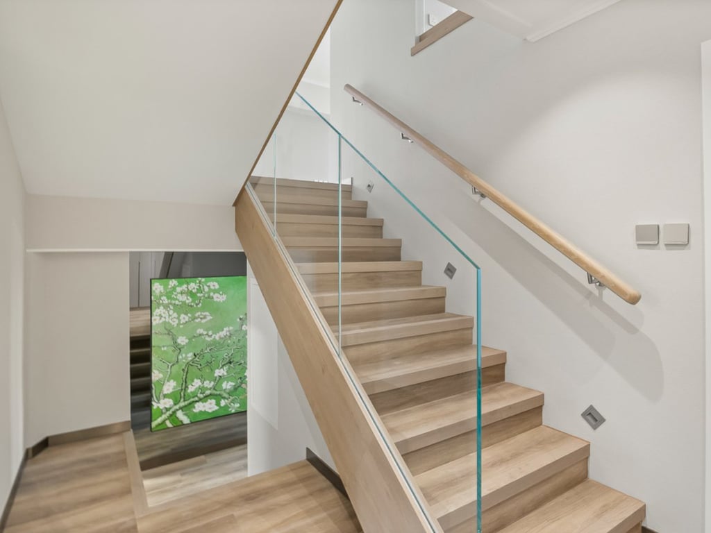 https://img.propertyraptor.com/cdn-cgi/imagedelivery/KD5bF_AFL0JDTbKLWF7z9g/ap8/ap8_001/hornet/prp/img/3f92bb07f10b415358e846b998860f15.jpg/public