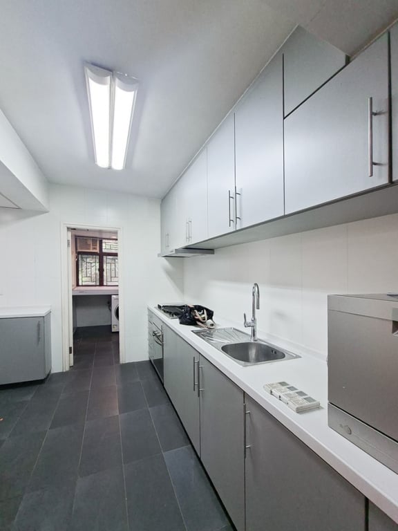 https://img.propertyraptor.com/cdn-cgi/imagedelivery/KD5bF_AFL0JDTbKLWF7z9g/ap8/ap8_001/hornet/prp/img/3faba83a8006f4f13257895c8a86587d-wtm.jpg/public