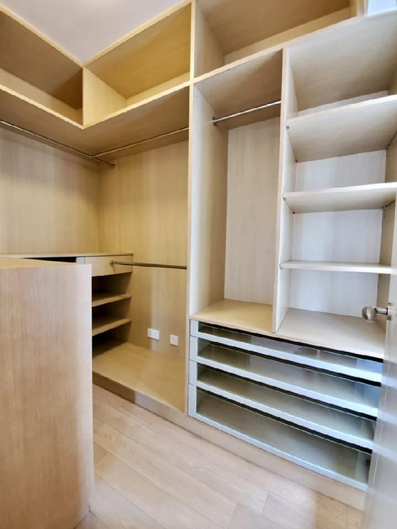 https://img.propertyraptor.com/cdn-cgi/imagedelivery/KD5bF_AFL0JDTbKLWF7z9g/ap8/ap8_001/hornet/prp/img/3fc1e4d6b99bffdb0f85878faab8c864.jpg/public