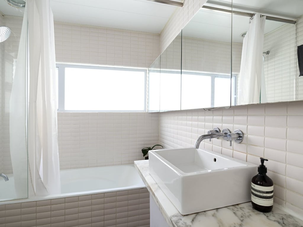 https://img.propertyraptor.com/cdn-cgi/imagedelivery/KD5bF_AFL0JDTbKLWF7z9g/ap8/ap8_001/hornet/prp/img/3fcd9004e6e36b0739c210f053bf4dc0.jpg/public