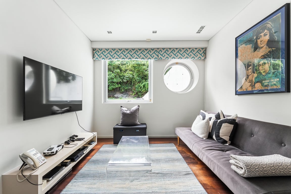https://img.propertyraptor.com/cdn-cgi/imagedelivery/KD5bF_AFL0JDTbKLWF7z9g/ap8/ap8_001/hornet/prp/img/3fe30b9e7592f0ad43dad17cd4535a32-wtm.jpg/public