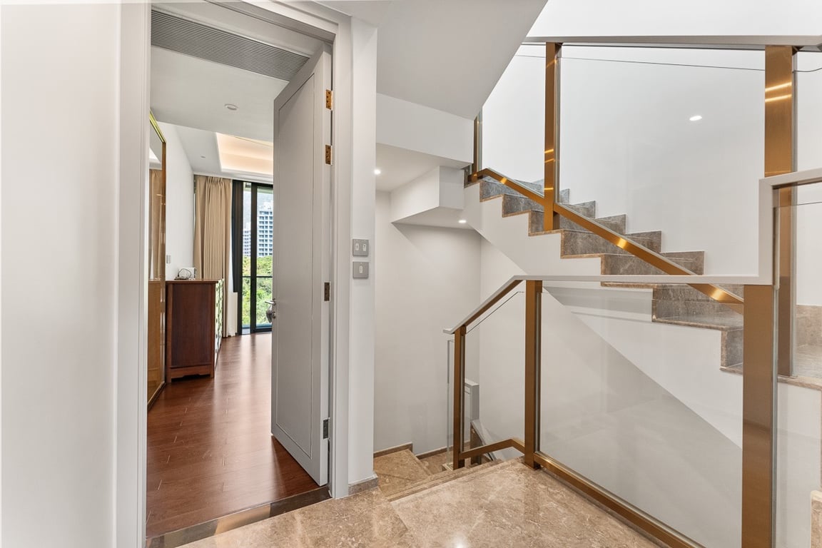 https://img.propertyraptor.com/cdn-cgi/imagedelivery/KD5bF_AFL0JDTbKLWF7z9g/ap8/ap8_001/hornet/prp/img/3ff6428c49c394e8ace4af75173eb479-wtm.jpg/public