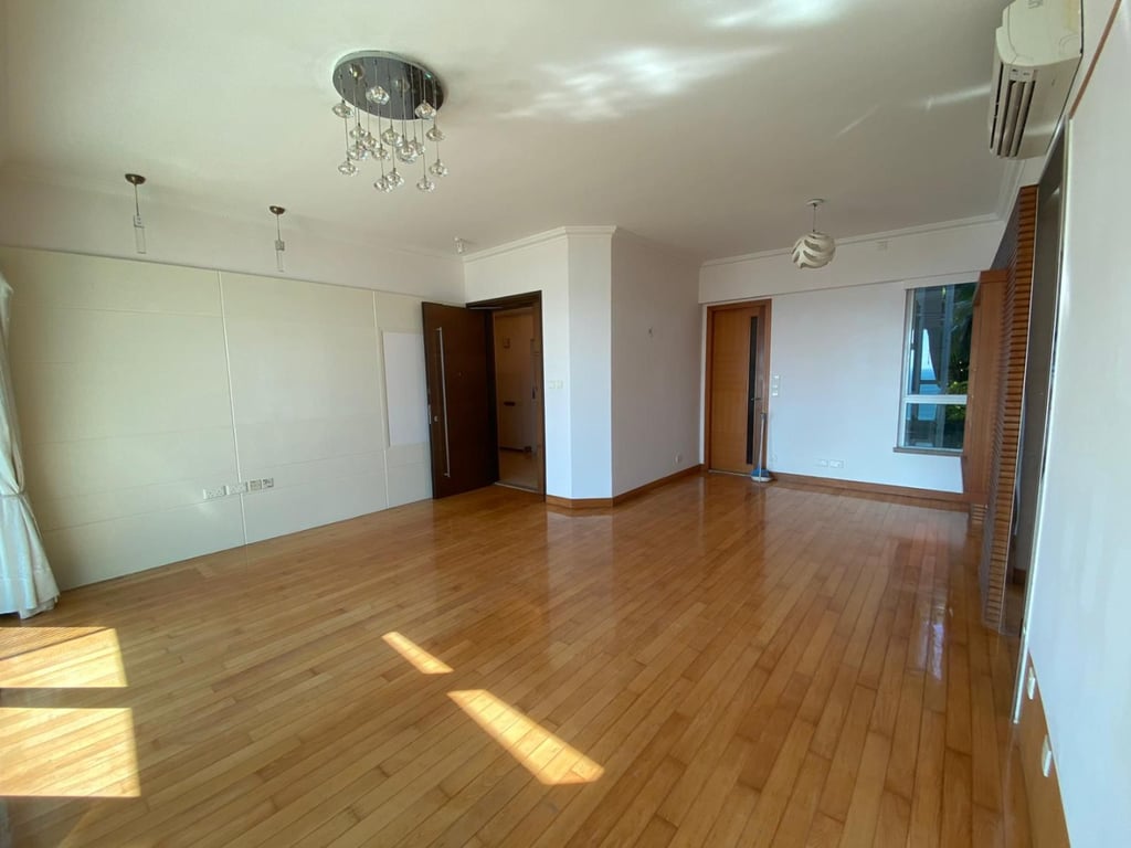 https://img.propertyraptor.com/cdn-cgi/imagedelivery/KD5bF_AFL0JDTbKLWF7z9g/ap8/ap8_001/hornet/prp/img/3ff8a2b14547c30f9ec8e59d0fa1b80a-wtm.jpg/public