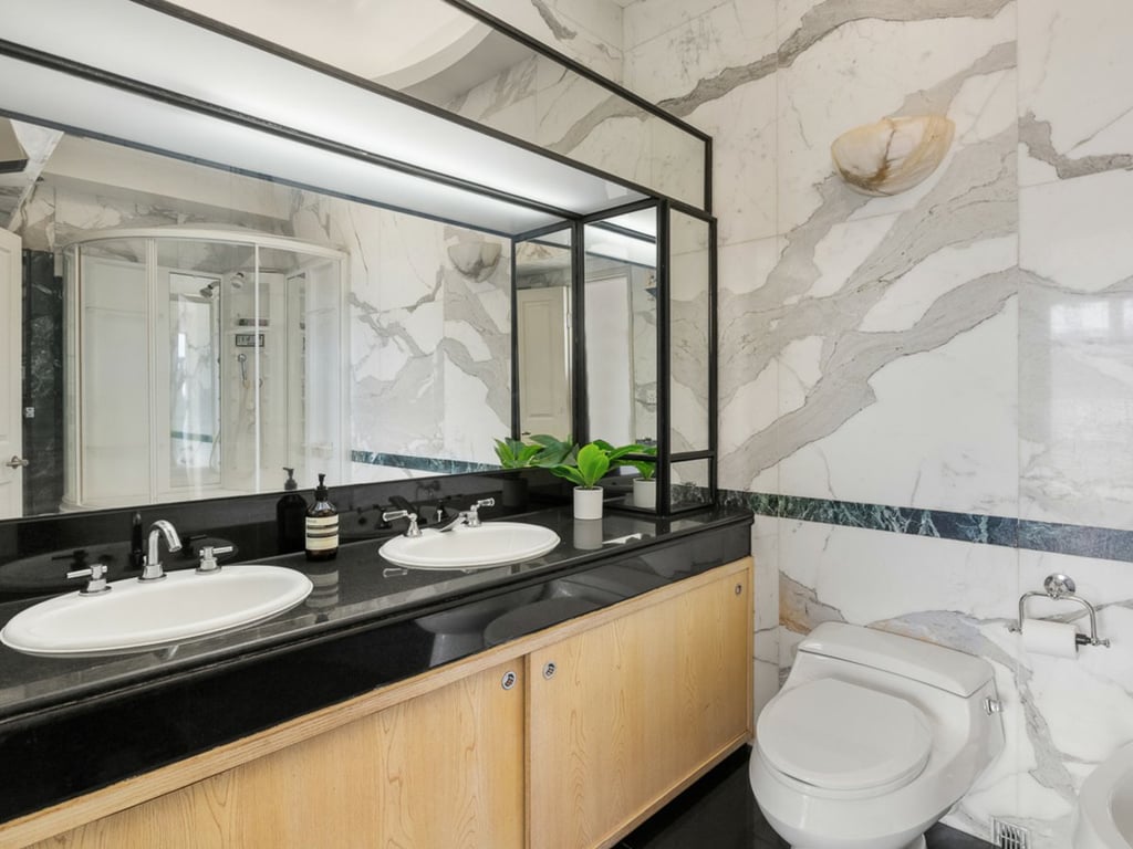 https://img.propertyraptor.com/cdn-cgi/imagedelivery/KD5bF_AFL0JDTbKLWF7z9g/ap8/ap8_001/hornet/prp/img/3fff24cebd1416203b4b5070f30a7c7d.jpg/public
