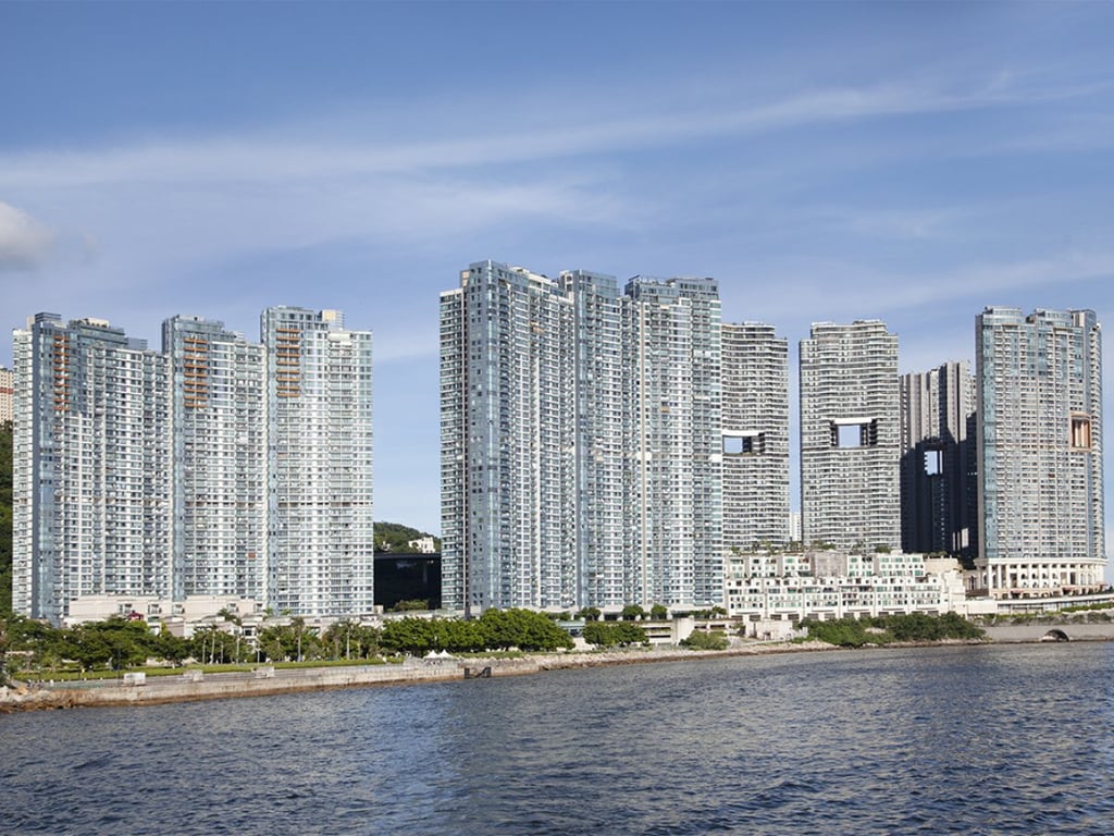 https://img.propertyraptor.com/cdn-cgi/imagedelivery/KD5bF_AFL0JDTbKLWF7z9g/ap8/ap8_001/hornet/prp/img/4008523e10c6b55644429d3b39cec772.jpg/public