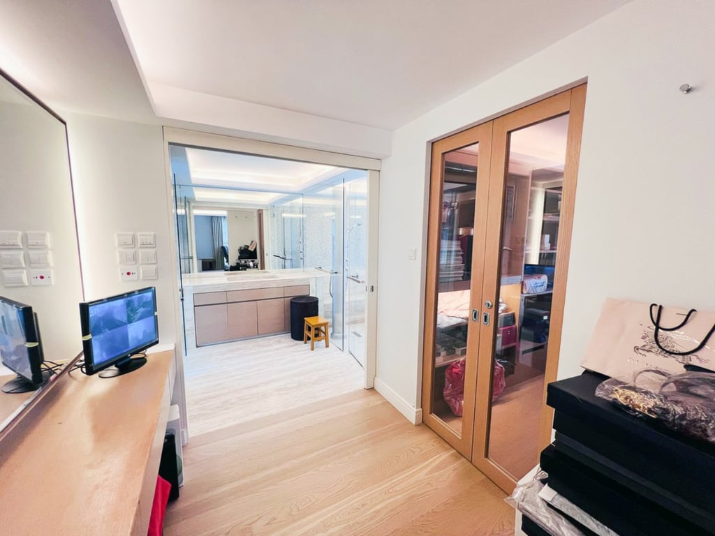 https://img.propertyraptor.com/cdn-cgi/imagedelivery/KD5bF_AFL0JDTbKLWF7z9g/ap8/ap8_001/hornet/prp/img/403741d5ad05328d6f524d7277d6e507-wtm.jpg/public