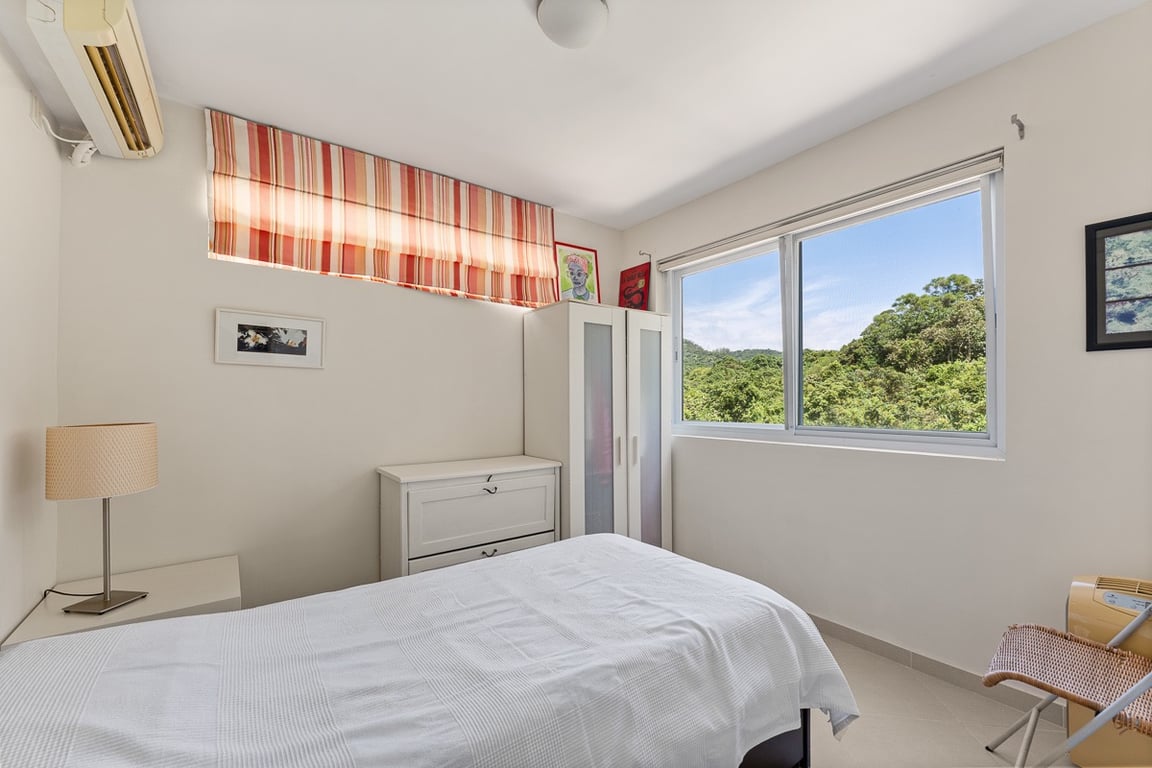https://img.propertyraptor.com/cdn-cgi/imagedelivery/KD5bF_AFL0JDTbKLWF7z9g/ap8/ap8_001/hornet/prp/img/405e98e57c2010470a764149cc39f562-wtm.jpg/public