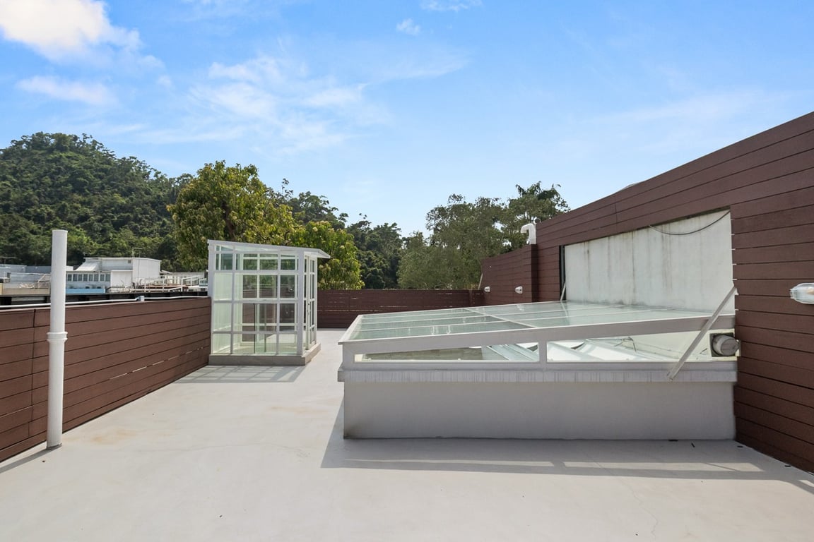 https://img.propertyraptor.com/cdn-cgi/imagedelivery/KD5bF_AFL0JDTbKLWF7z9g/ap8/ap8_001/hornet/prp/img/4089593659234009778cda0720c4fb36-wtm.jpg/public