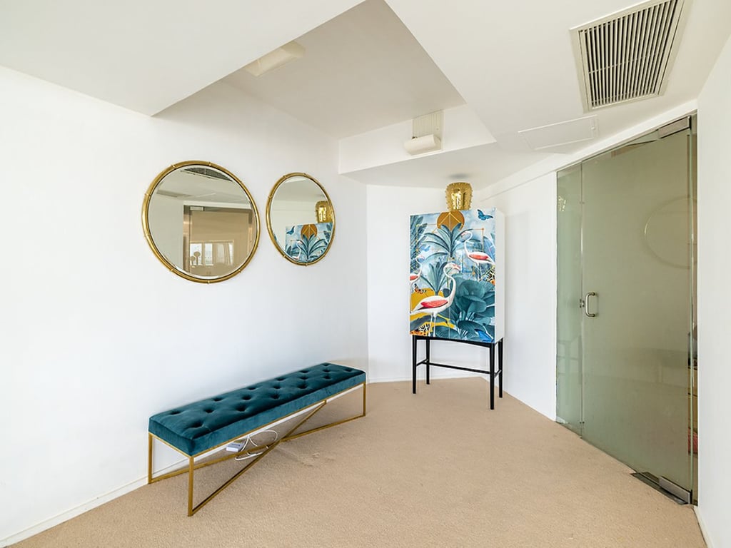 https://img.propertyraptor.com/cdn-cgi/imagedelivery/KD5bF_AFL0JDTbKLWF7z9g/ap8/ap8_001/hornet/prp/img/40a5dd6fc2c3f98c3544a1f040acd32b.jpg/public
