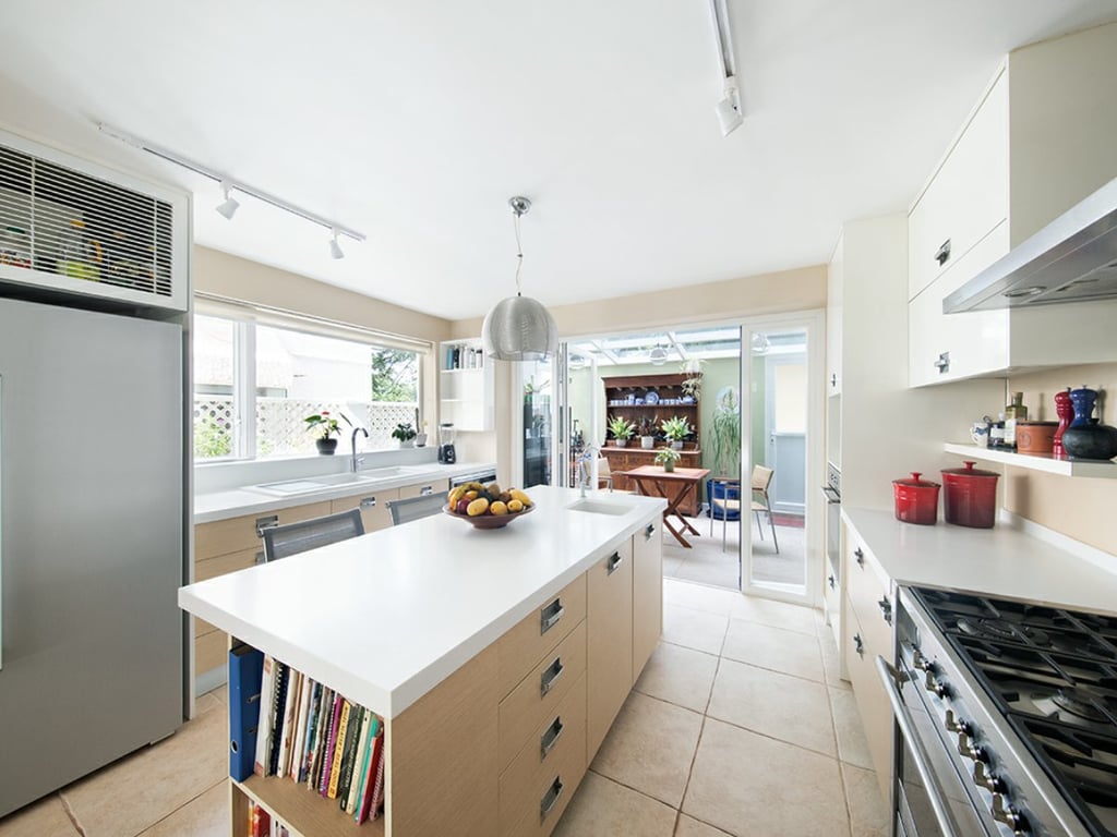 https://img.propertyraptor.com/cdn-cgi/imagedelivery/KD5bF_AFL0JDTbKLWF7z9g/ap8/ap8_001/hornet/prp/img/40a654001e316b3d3e3c869ae722c5d7.jpg/public