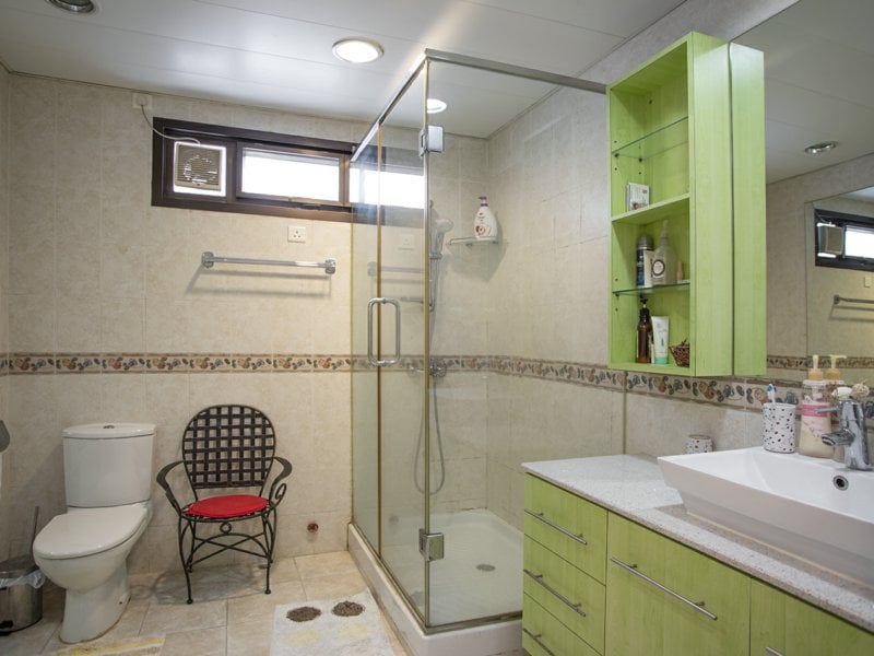 https://img.propertyraptor.com/cdn-cgi/imagedelivery/KD5bF_AFL0JDTbKLWF7z9g/ap8/ap8_001/hornet/prp/img/40b32e709cfb508d7758b4e74db18d94.jpg/public