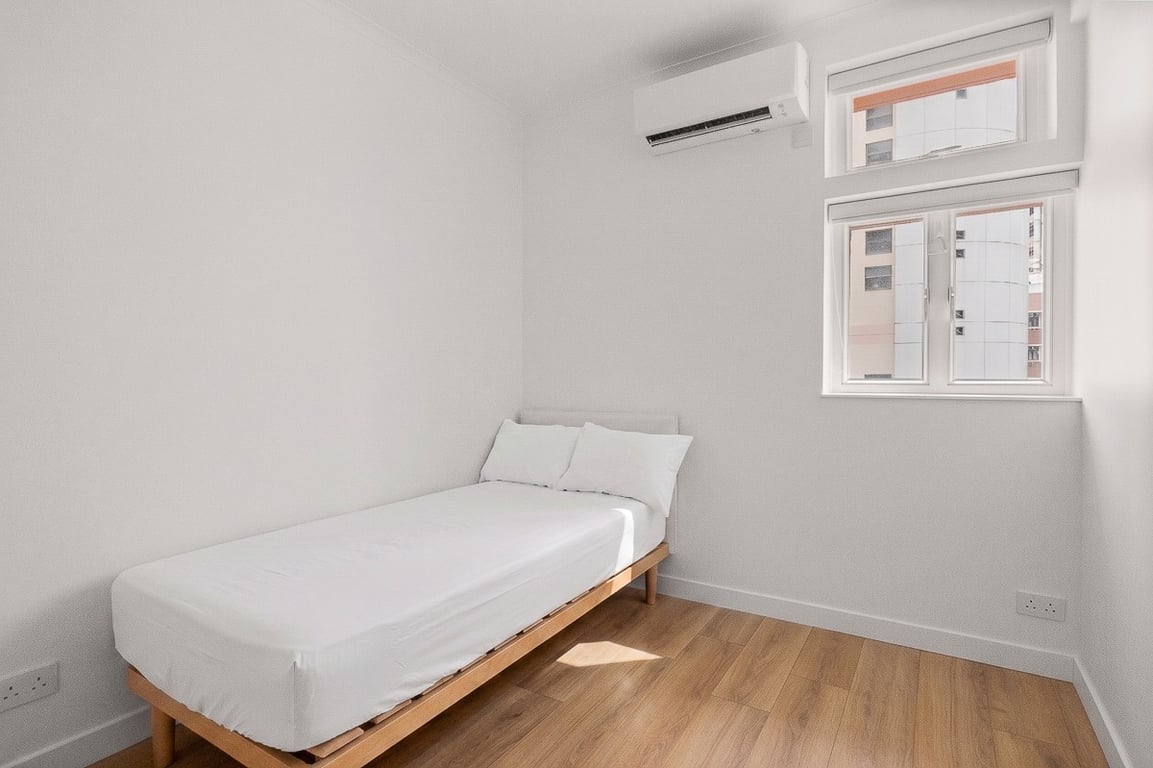 https://img.propertyraptor.com/cdn-cgi/imagedelivery/KD5bF_AFL0JDTbKLWF7z9g/ap8/ap8_001/hornet/prp/img/40c5ce7d7632b2bc5d14b8d354ee1d3c-wtm.jpg/public
