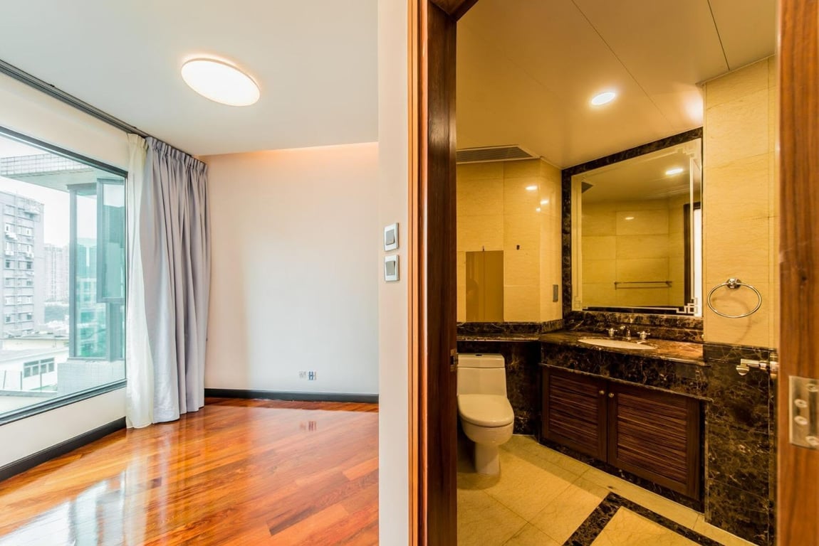 https://img.propertyraptor.com/cdn-cgi/imagedelivery/KD5bF_AFL0JDTbKLWF7z9g/ap8/ap8_001/hornet/prp/img/40ead9e23365c5e3470ca4b5dd885d64-wtm.jpg/public