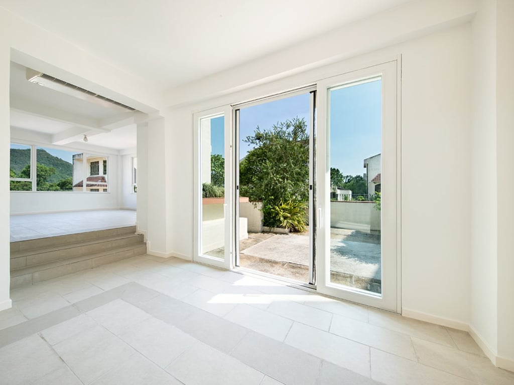 https://img.propertyraptor.com/cdn-cgi/imagedelivery/KD5bF_AFL0JDTbKLWF7z9g/ap8/ap8_001/hornet/prp/img/40fb1927fb8b4e09444560a99eef9271.jpg/public