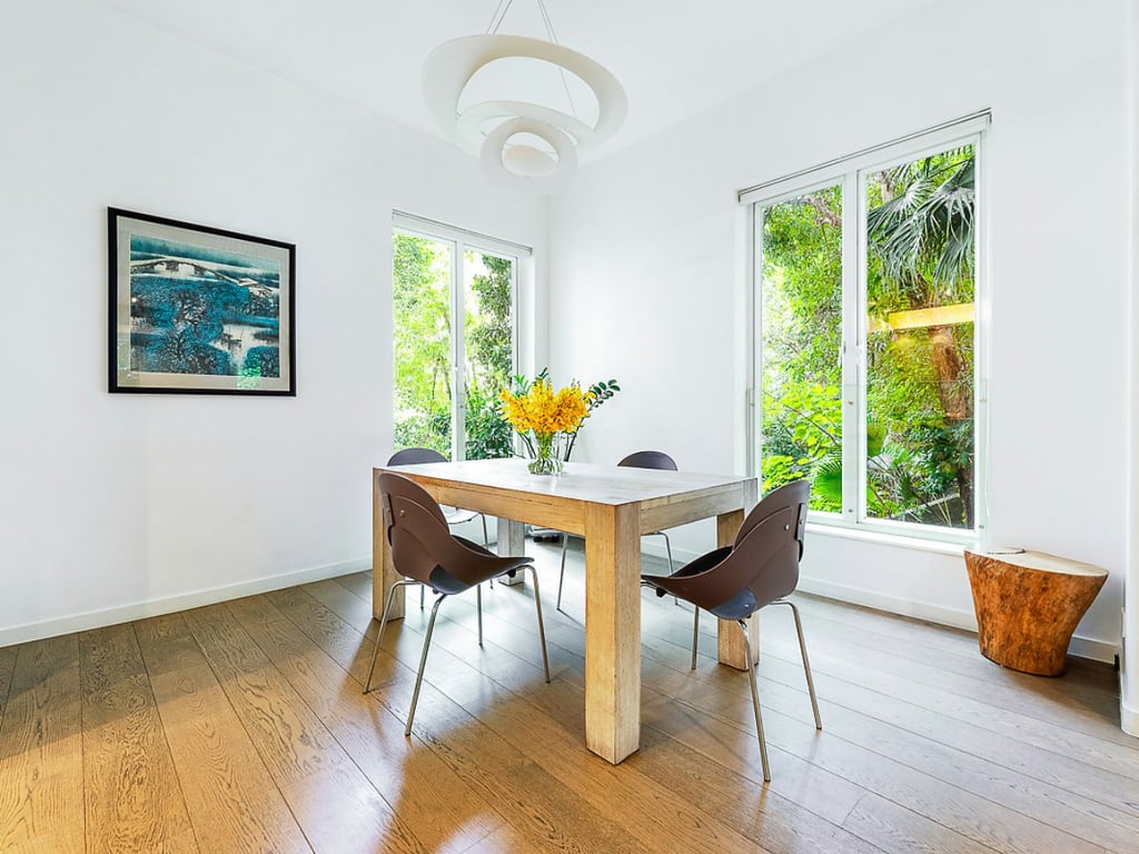 https://img.propertyraptor.com/cdn-cgi/imagedelivery/KD5bF_AFL0JDTbKLWF7z9g/ap8/ap8_001/hornet/prp/img/40ffd3f5dd184f40e743b56b234d0895.jpg/public