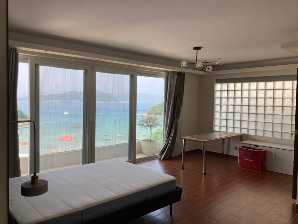 https://img.propertyraptor.com/cdn-cgi/imagedelivery/KD5bF_AFL0JDTbKLWF7z9g/ap8/ap8_001/hornet/prp/img/411a2f439b037a9d19730435dd6a3e3f.jpg/public
