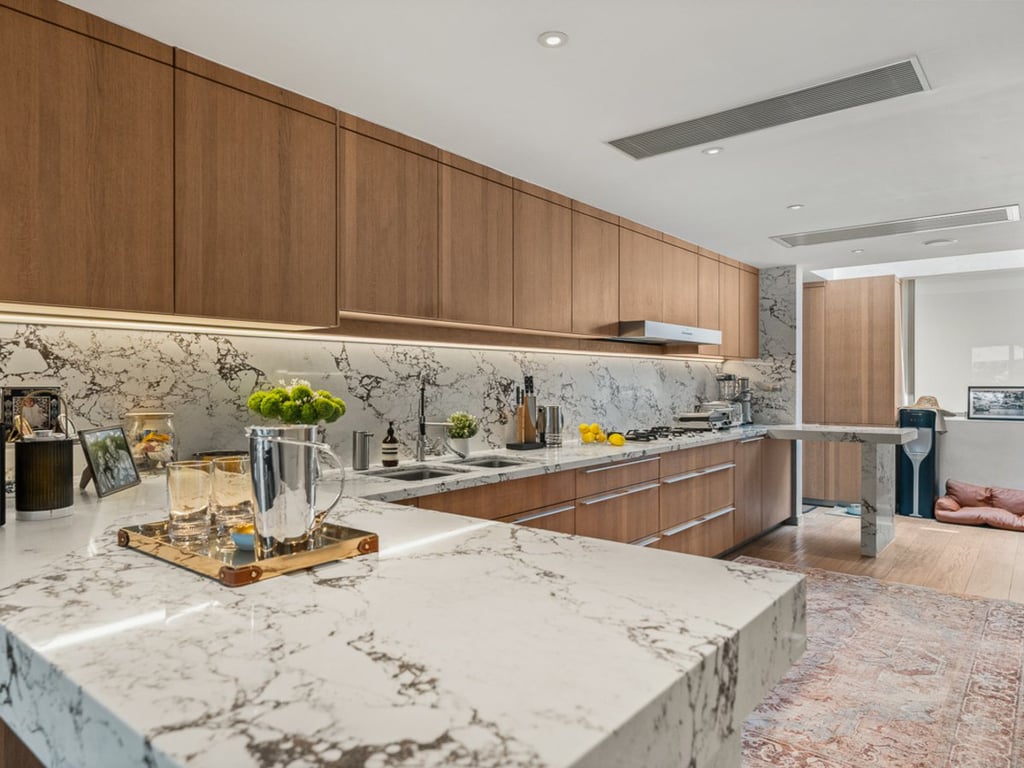 https://img.propertyraptor.com/cdn-cgi/imagedelivery/KD5bF_AFL0JDTbKLWF7z9g/ap8/ap8_001/hornet/prp/img/4166934a36abd5896f6a072da15fd1e5-wtm.jpg/public