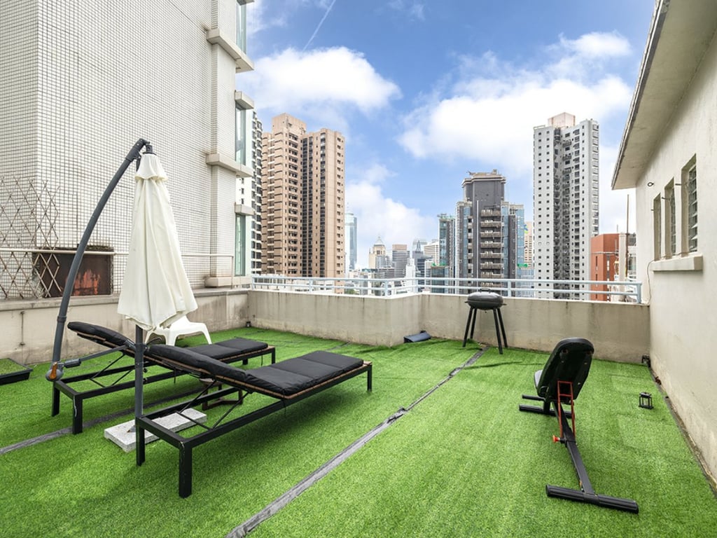 https://img.propertyraptor.com/cdn-cgi/imagedelivery/KD5bF_AFL0JDTbKLWF7z9g/ap8/ap8_001/hornet/prp/img/41714533565270d678d167c7766f52d8.jpg/public