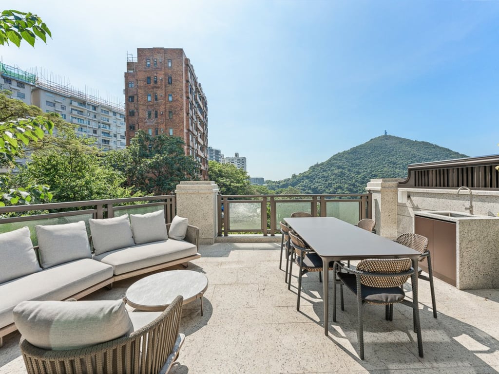 https://img.propertyraptor.com/cdn-cgi/imagedelivery/KD5bF_AFL0JDTbKLWF7z9g/ap8/ap8_001/hornet/prp/img/41a48ee102e722d02d15a9ad4ae59a80.jpg/public