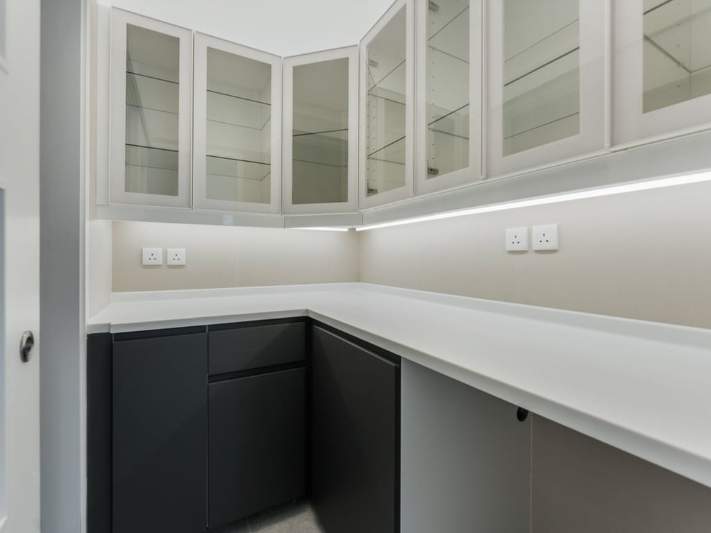 https://img.propertyraptor.com/cdn-cgi/imagedelivery/KD5bF_AFL0JDTbKLWF7z9g/ap8/ap8_001/hornet/prp/img/41cb8403296f2cdd4fccde0187247675.jpg/public