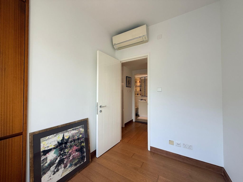 https://img.propertyraptor.com/cdn-cgi/imagedelivery/KD5bF_AFL0JDTbKLWF7z9g/ap8/ap8_001/hornet/prp/img/41e6c5d9f29b3fe6aef5a3e840a37970-wtm.jpg/public