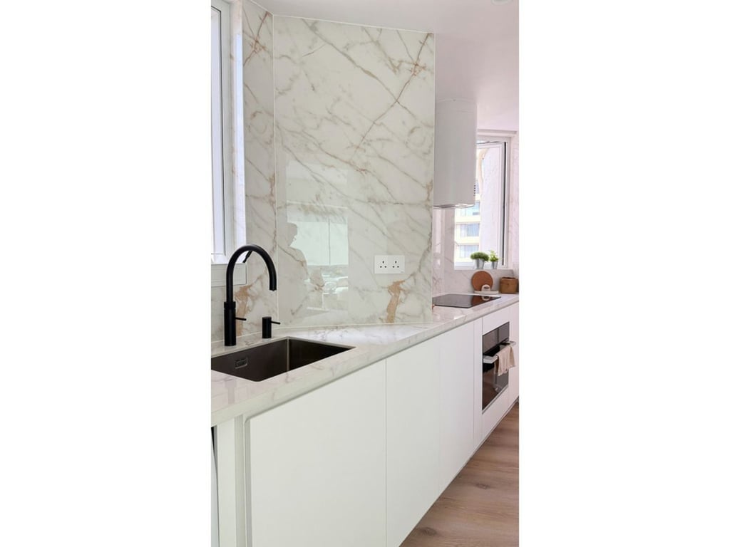 https://img.propertyraptor.com/cdn-cgi/imagedelivery/KD5bF_AFL0JDTbKLWF7z9g/ap8/ap8_001/hornet/prp/img/420456e6d08169205effa79d25225a33.jpg/public