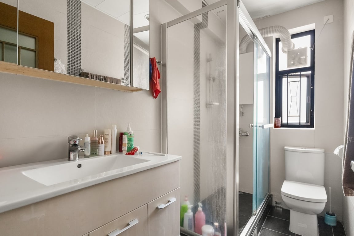 https://img.propertyraptor.com/cdn-cgi/imagedelivery/KD5bF_AFL0JDTbKLWF7z9g/ap8/ap8_001/hornet/prp/img/420fa514e5dd9bcc4232c50a68ee31c3-wtm.jpg/public