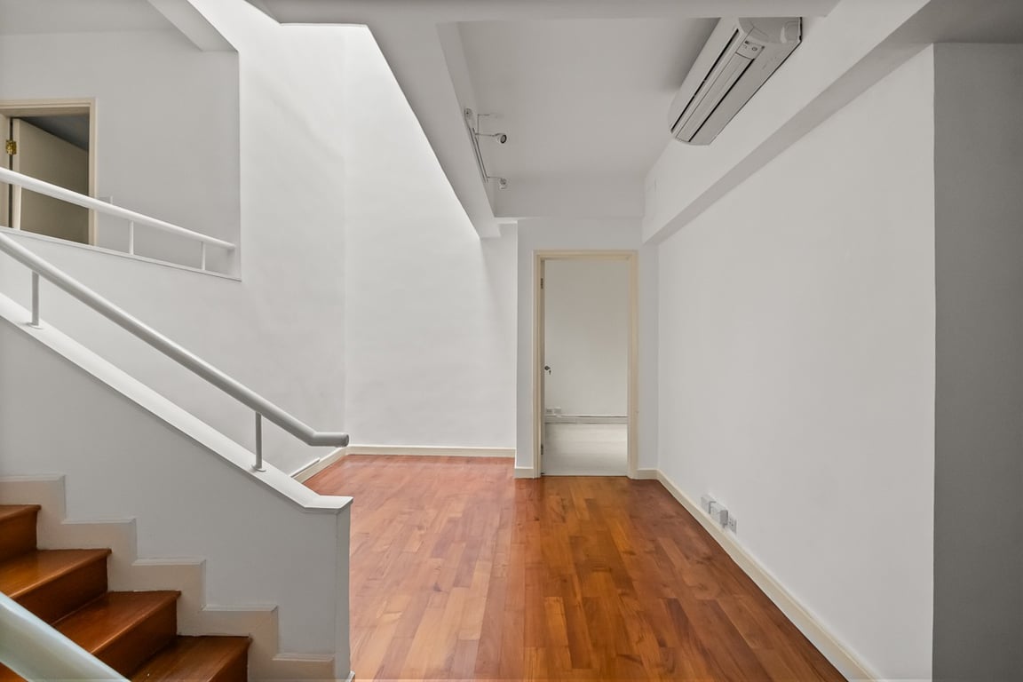 https://img.propertyraptor.com/cdn-cgi/imagedelivery/KD5bF_AFL0JDTbKLWF7z9g/ap8/ap8_001/hornet/prp/img/42699a6765f8e4f5da5b1daa2b83fef0-wtm.jpg/public