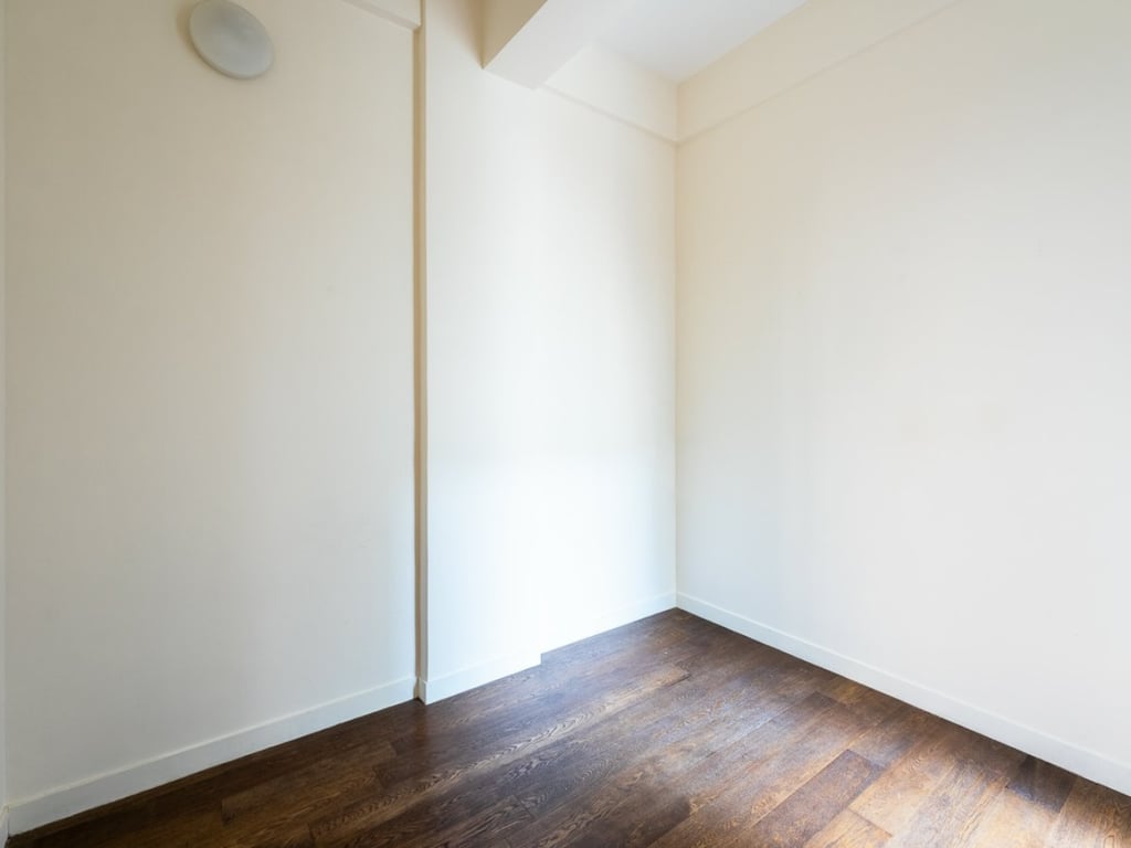https://img.propertyraptor.com/cdn-cgi/imagedelivery/KD5bF_AFL0JDTbKLWF7z9g/ap8/ap8_001/hornet/prp/img/427cf9f269ba31cde293aa1aeeaeedc8.jpg/public