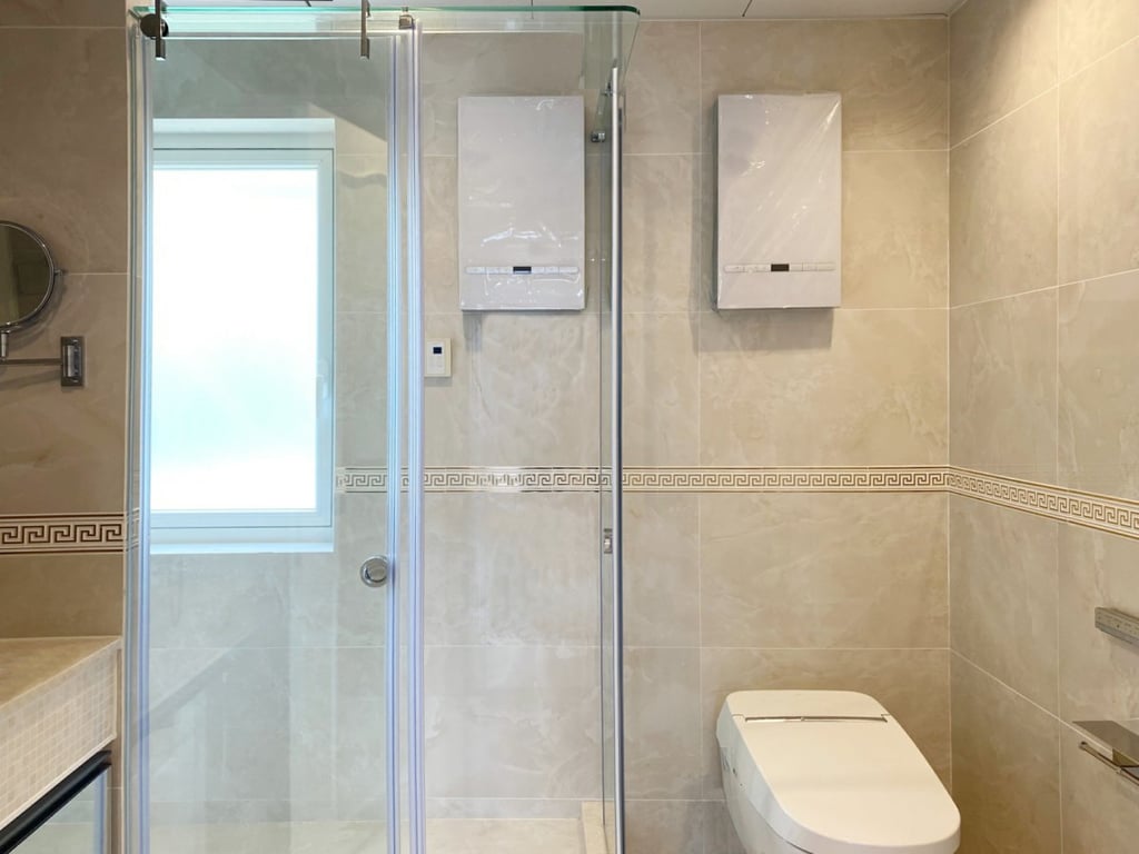 https://img.propertyraptor.com/cdn-cgi/imagedelivery/KD5bF_AFL0JDTbKLWF7z9g/ap8/ap8_001/hornet/prp/img/429260edfaf679f3dfd5e3290abd923a.jpg/public