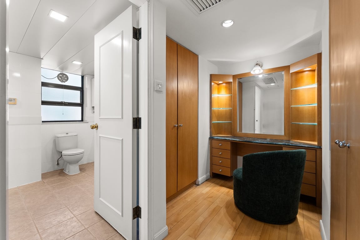 https://img.propertyraptor.com/cdn-cgi/imagedelivery/KD5bF_AFL0JDTbKLWF7z9g/ap8/ap8_001/hornet/prp/img/42d0f5567964ae3c1d643639c59e3880-wtm.jpg/public