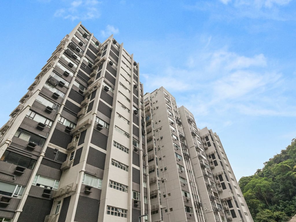 https://img.propertyraptor.com/cdn-cgi/imagedelivery/KD5bF_AFL0JDTbKLWF7z9g/ap8/ap8_001/hornet/prp/img/42dce5e5ae90751423306c8fb3091339-wtm.jpg/public