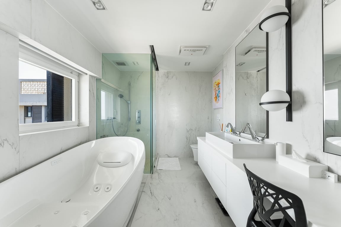 https://img.propertyraptor.com/cdn-cgi/imagedelivery/KD5bF_AFL0JDTbKLWF7z9g/ap8/ap8_001/hornet/prp/img/42eeb16c06b8989164e2dfdf5e35c2bc-wtm.jpg/public