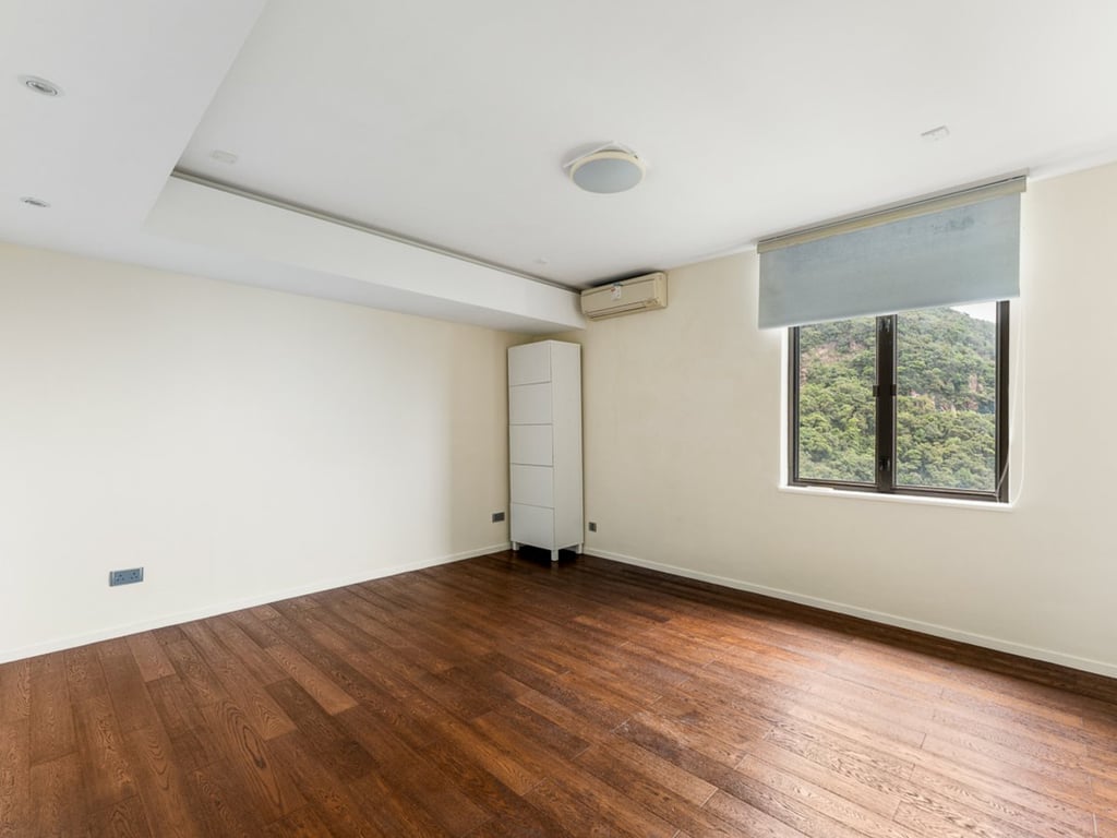 https://img.propertyraptor.com/cdn-cgi/imagedelivery/KD5bF_AFL0JDTbKLWF7z9g/ap8/ap8_001/hornet/prp/img/431209f89baf3553d7cb34d23b4aa595.jpg/public